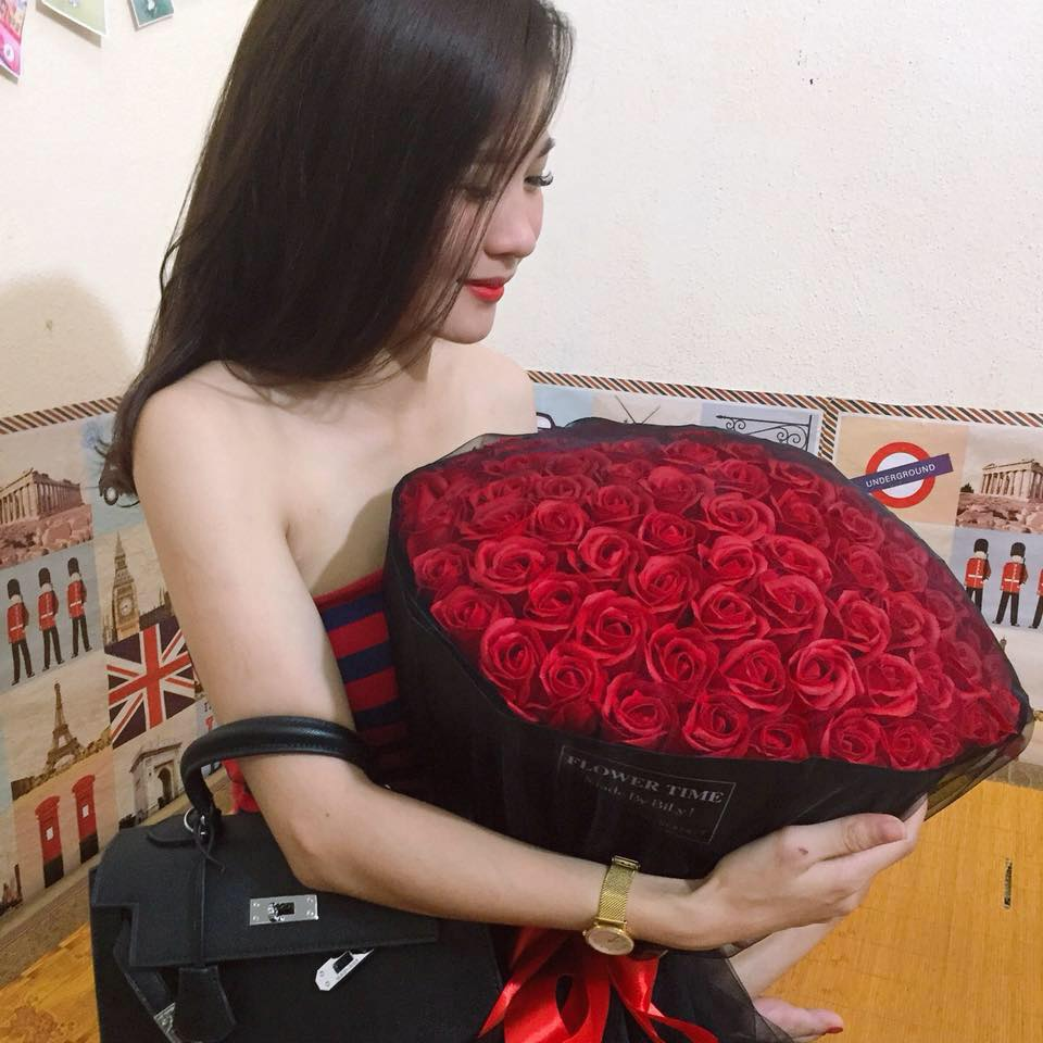 99 Đóa Hoa Hồng Sáp